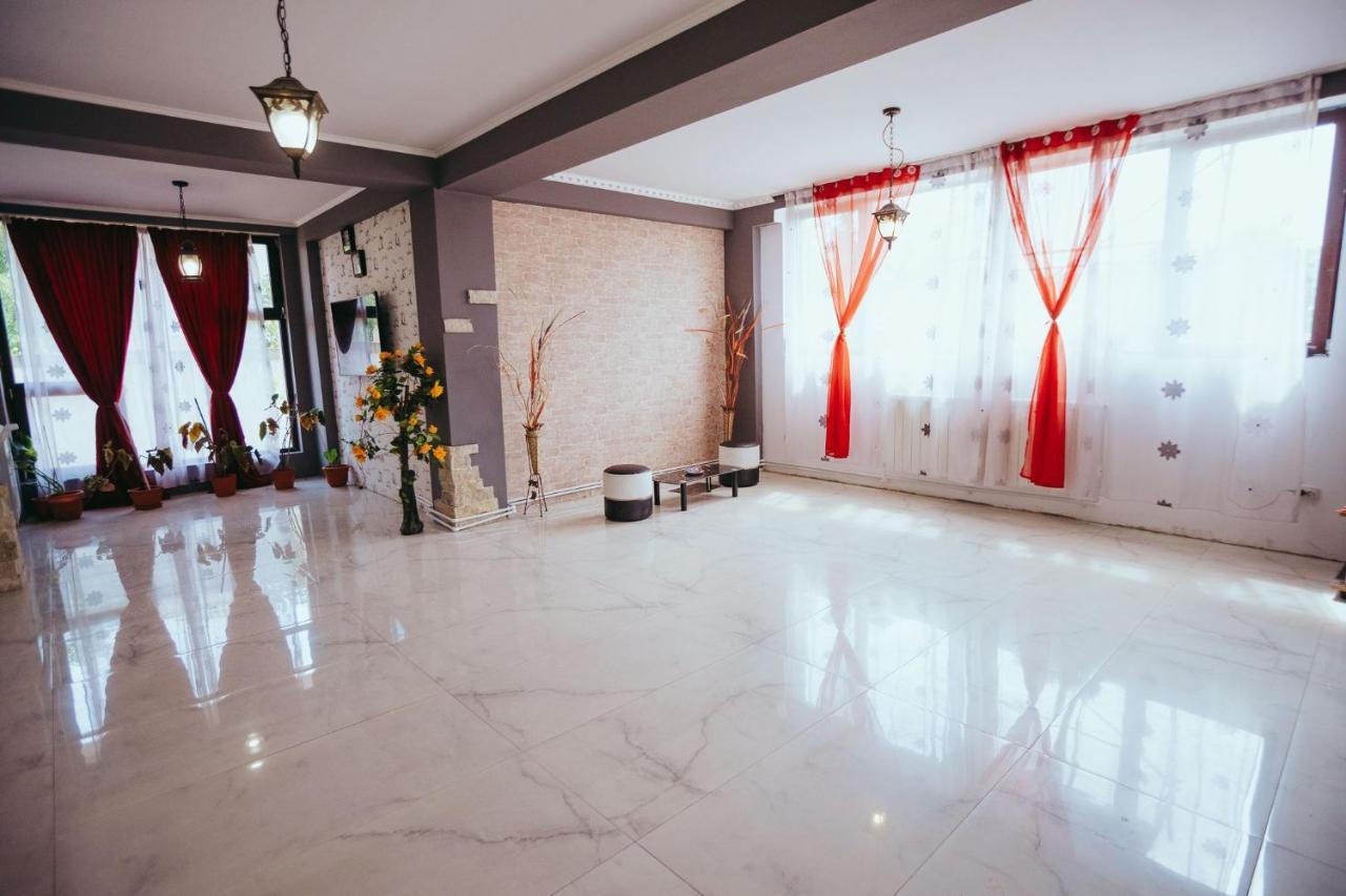 Casa Selly Hotell Tulcea Exteriör bild