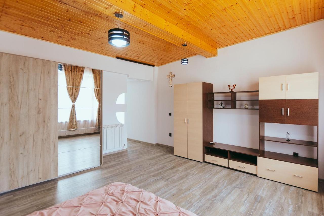 Casa Selly Hotell Tulcea Exteriör bild